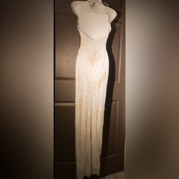 Beautiful beaded & sequin Low V cut white dress - Picture 4 of 4